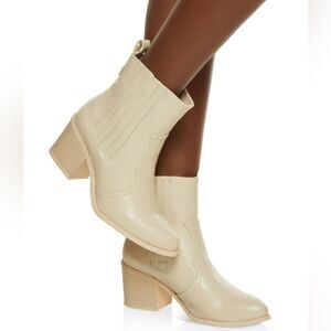 Ladies nude cowboy boots sz 9.5